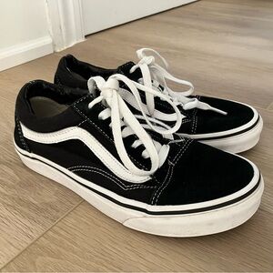 Vans old skool black shoes size 6 women/4.5 mens
